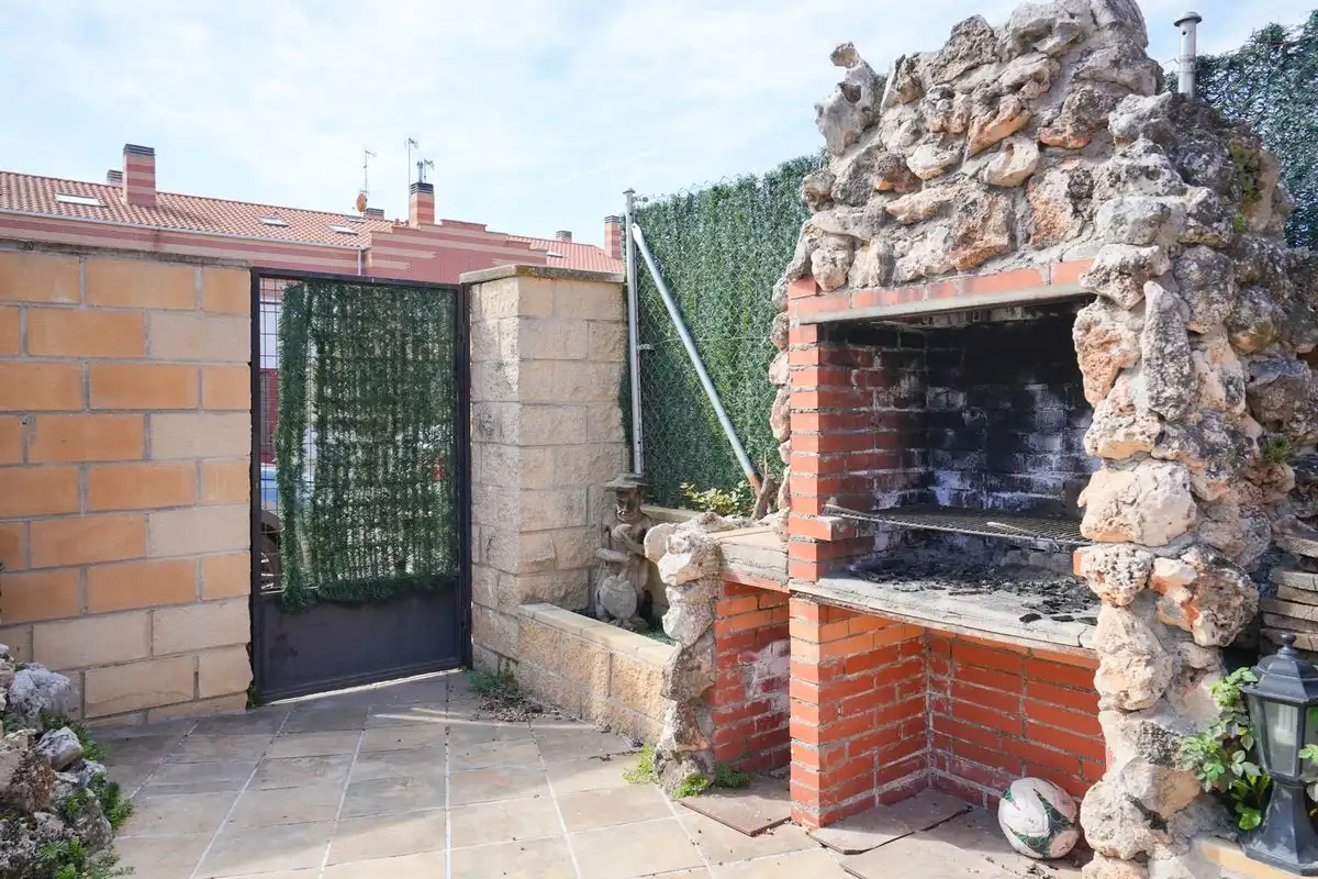 Terrassa de Casa adosada en venda en Meco amb Aire condicionat, Calefacció i Jardí privat