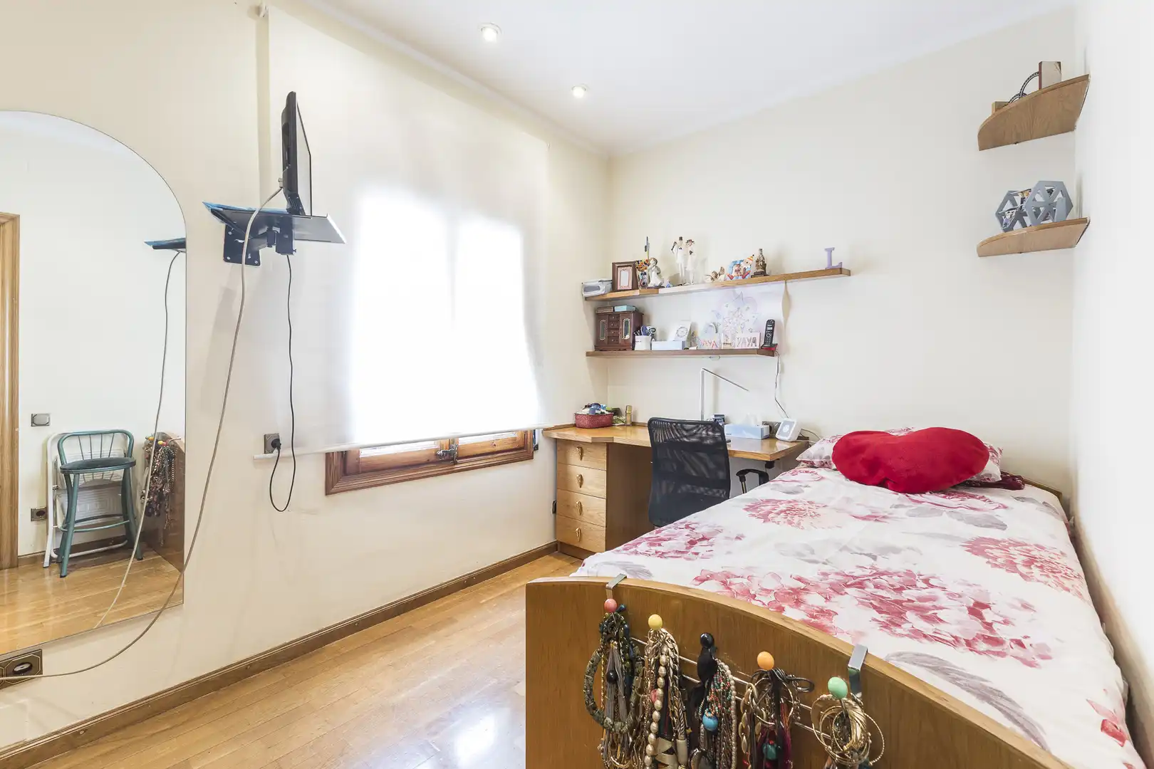 Habitación de Casa adosada en venta en Barcelona con Calefacción