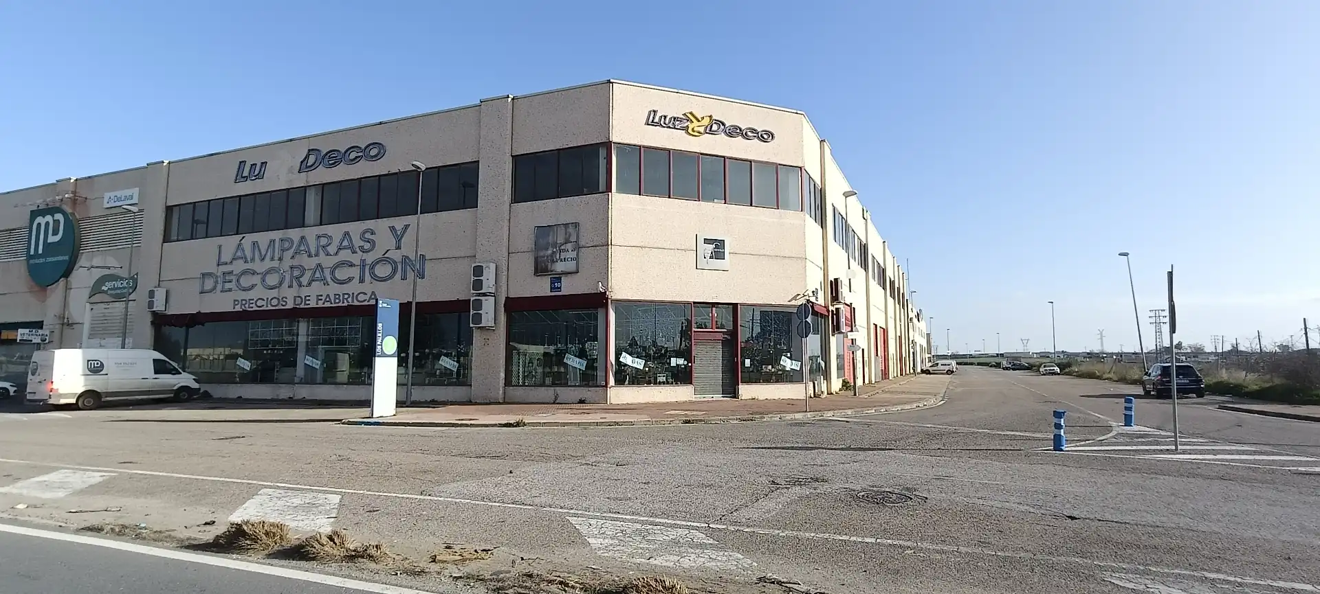 Außenansicht von Fabrikhallen zur Miete in Alcalá de Guadaira