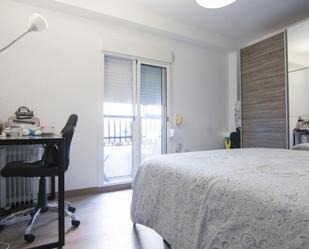 Dormitori de Apartament per a compartir en  Valencia Capital amb Moblat, Forn i Rentadora