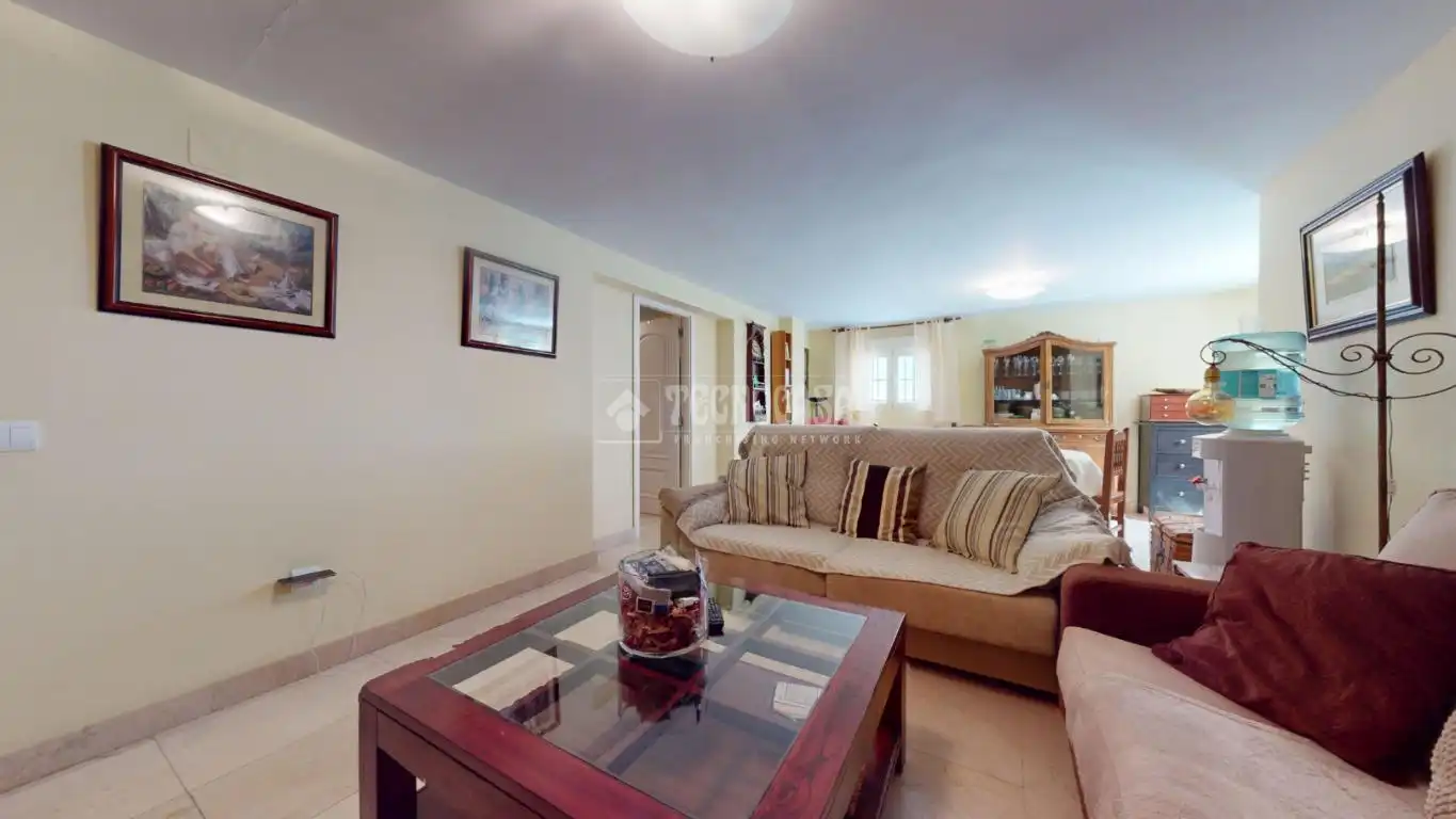 Sala d'estar de Casa o xalet en venda en El Casar amb Piscina