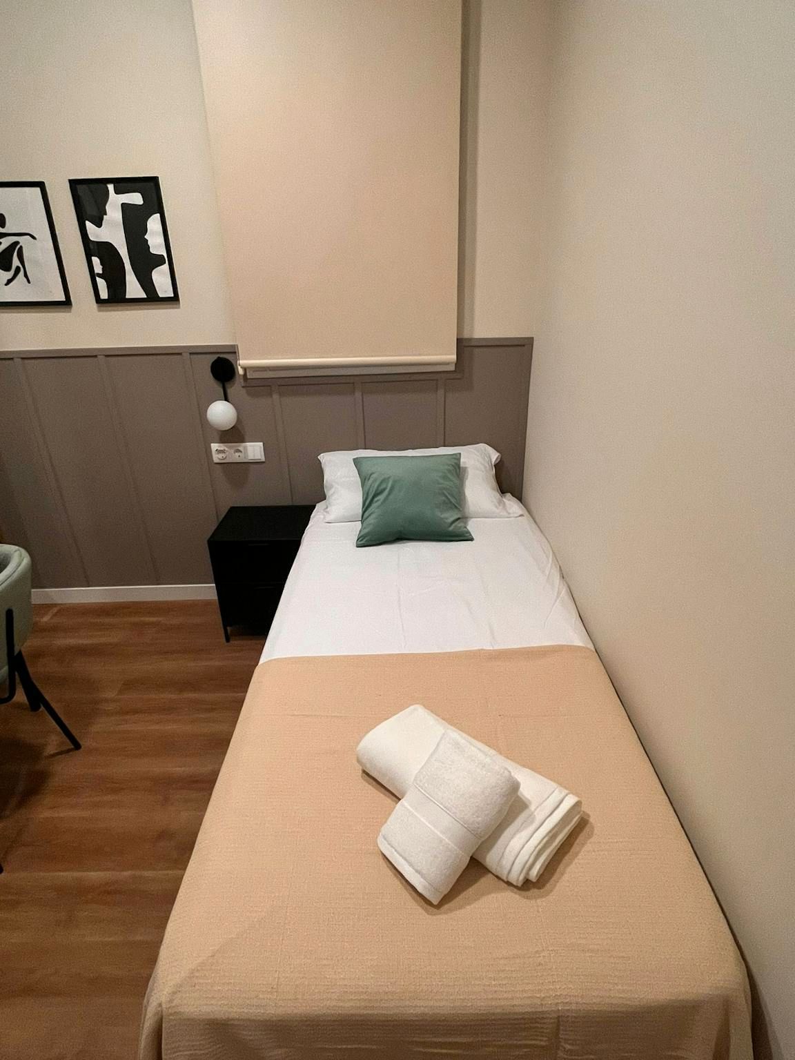 Bedroom of Flat to share in  Barcelona Capital  with Air Conditioner, Heating and Furnished