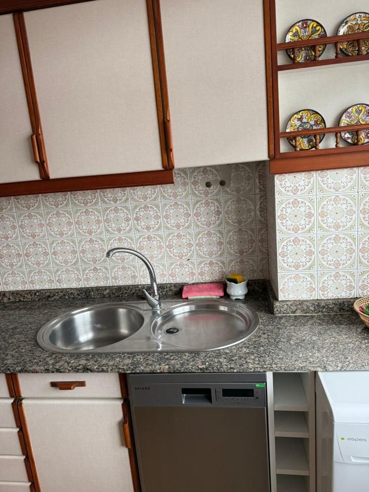 Room in Rúa José María Hernansáez, Los Castros - Castrillón