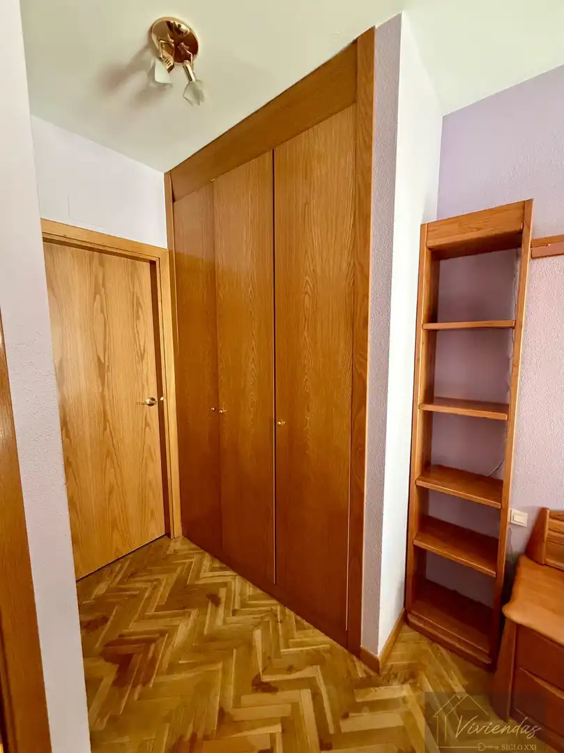Bedroom of Flat for sale in Boadilla del Monte  with Air Conditioner, Heating and Parquet flooring