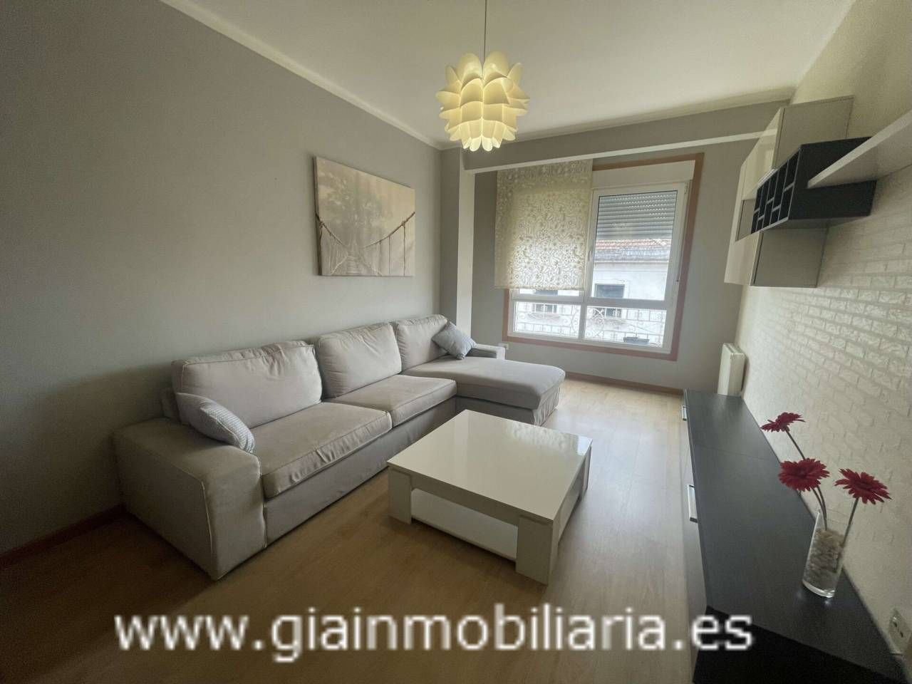 Sala d'estar de Pis en venda en Vigo  amb Calefacció, Terrassa i Moblat