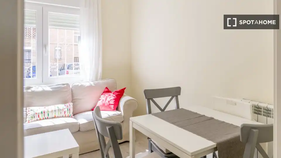 Room in Ciudad Jardín - Parque Roma