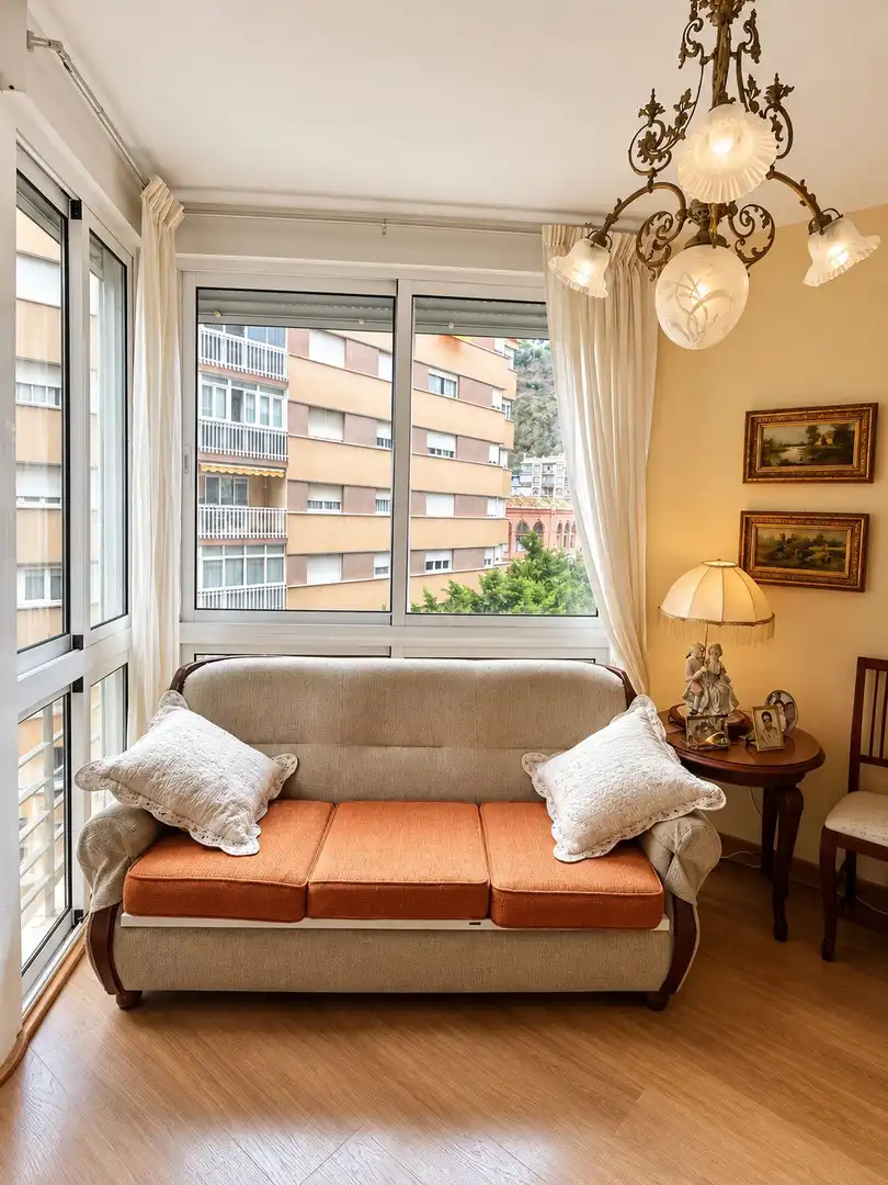 Piso con ascensor en venta en Cervantes 6, imagen 3