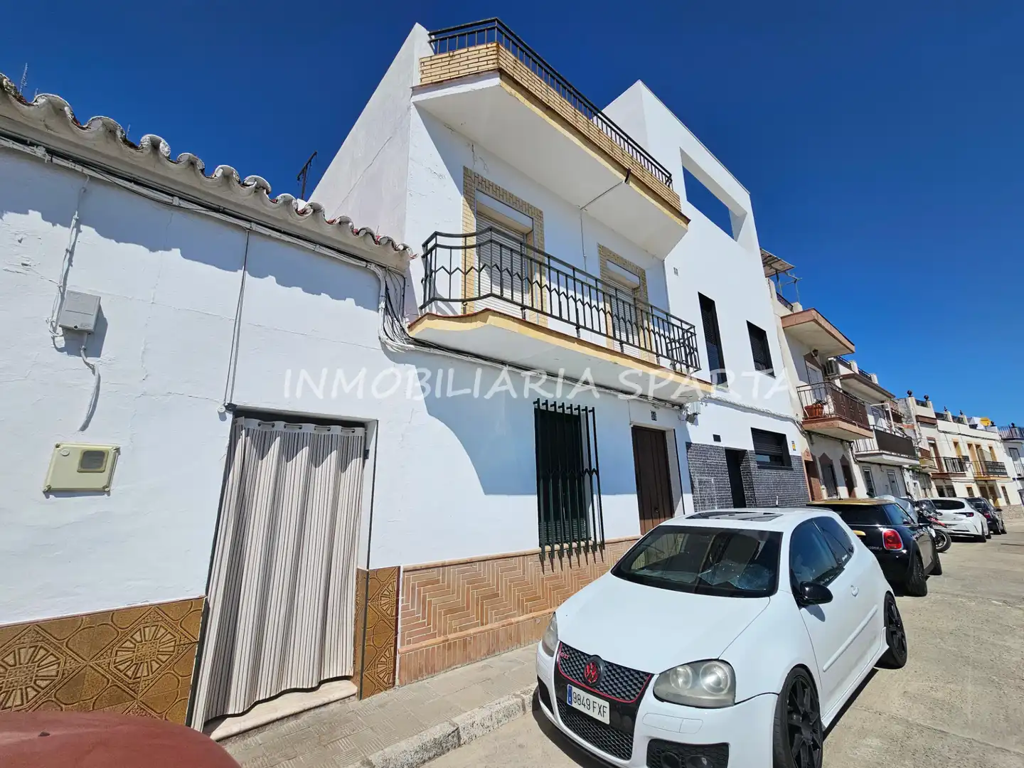 Vista exterior de Casa adosada en venta en Santiponce con Terraza, Trastero y Balcón