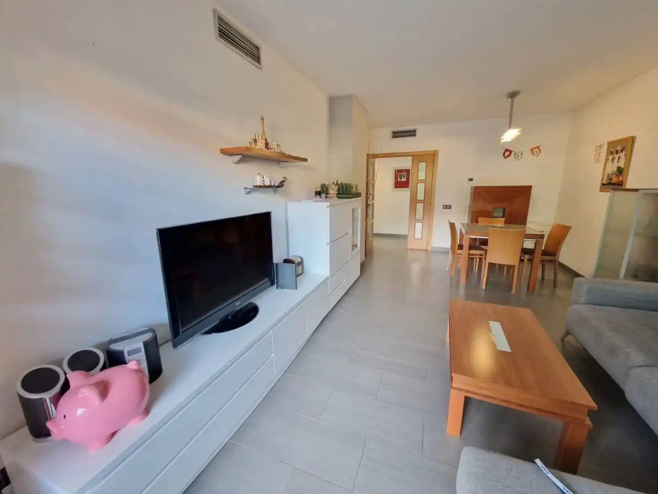 Sala d'estar de Pis de lloguer en Cubelles amb Aire condicionat, Calefacció i Jardí privat