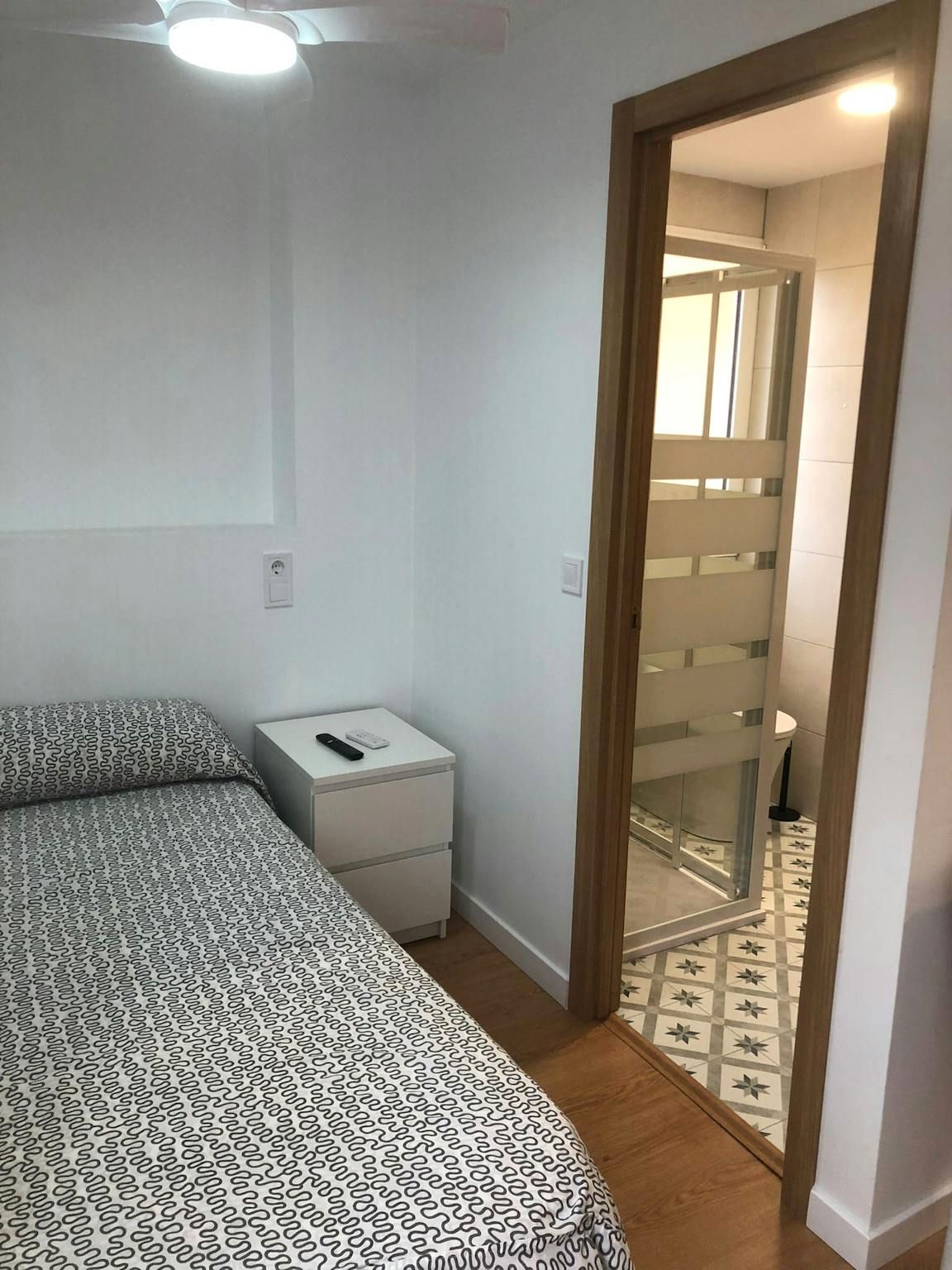 Dormitori de Pis de lloguer en  Valencia Capital amb Rentadora i TV