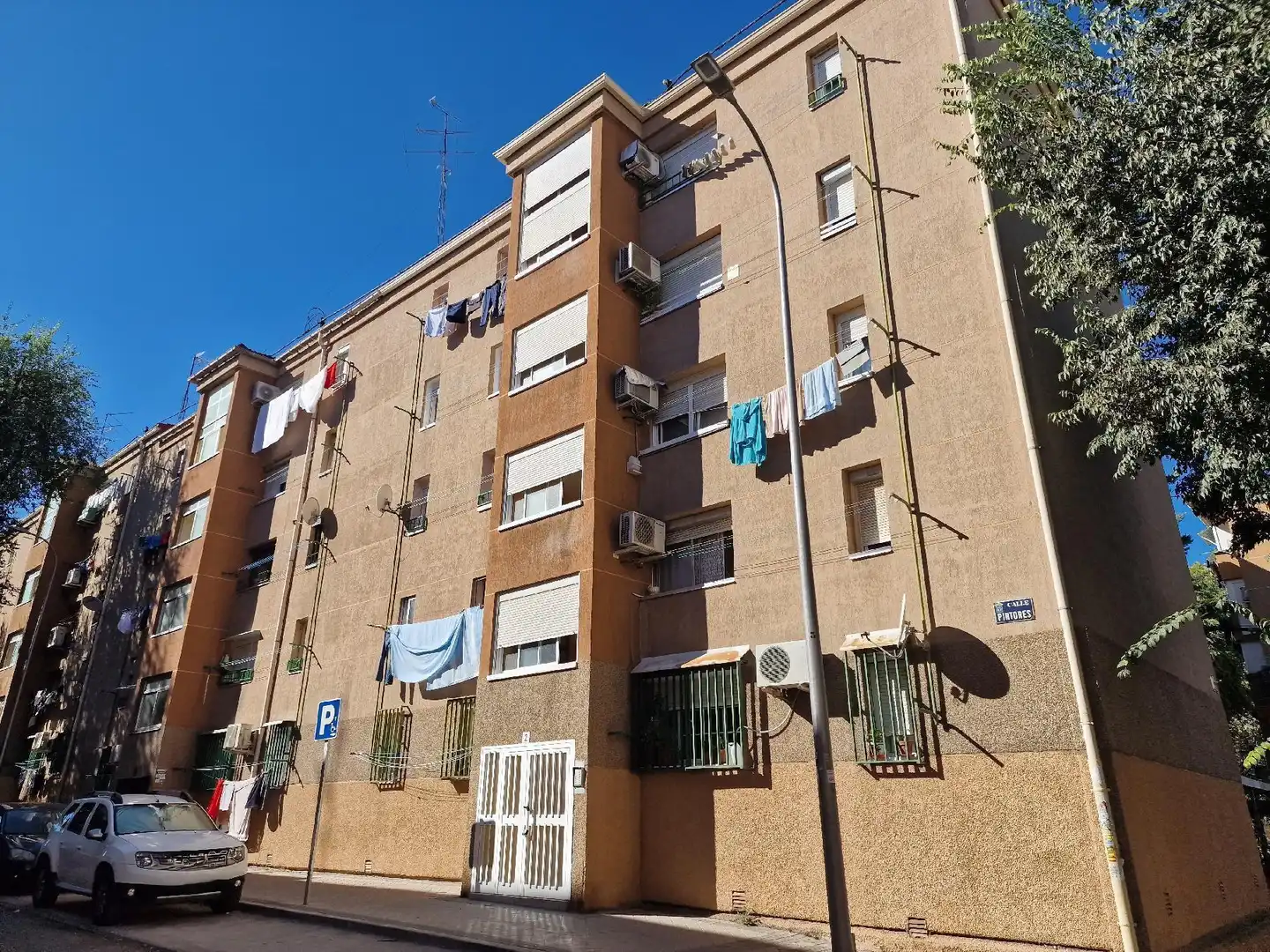 Vista exterior de Piso en venta en San Blas
