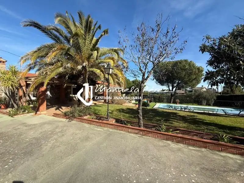 Vista exterior de Casa o xalet en venda en Casar de Cáceres