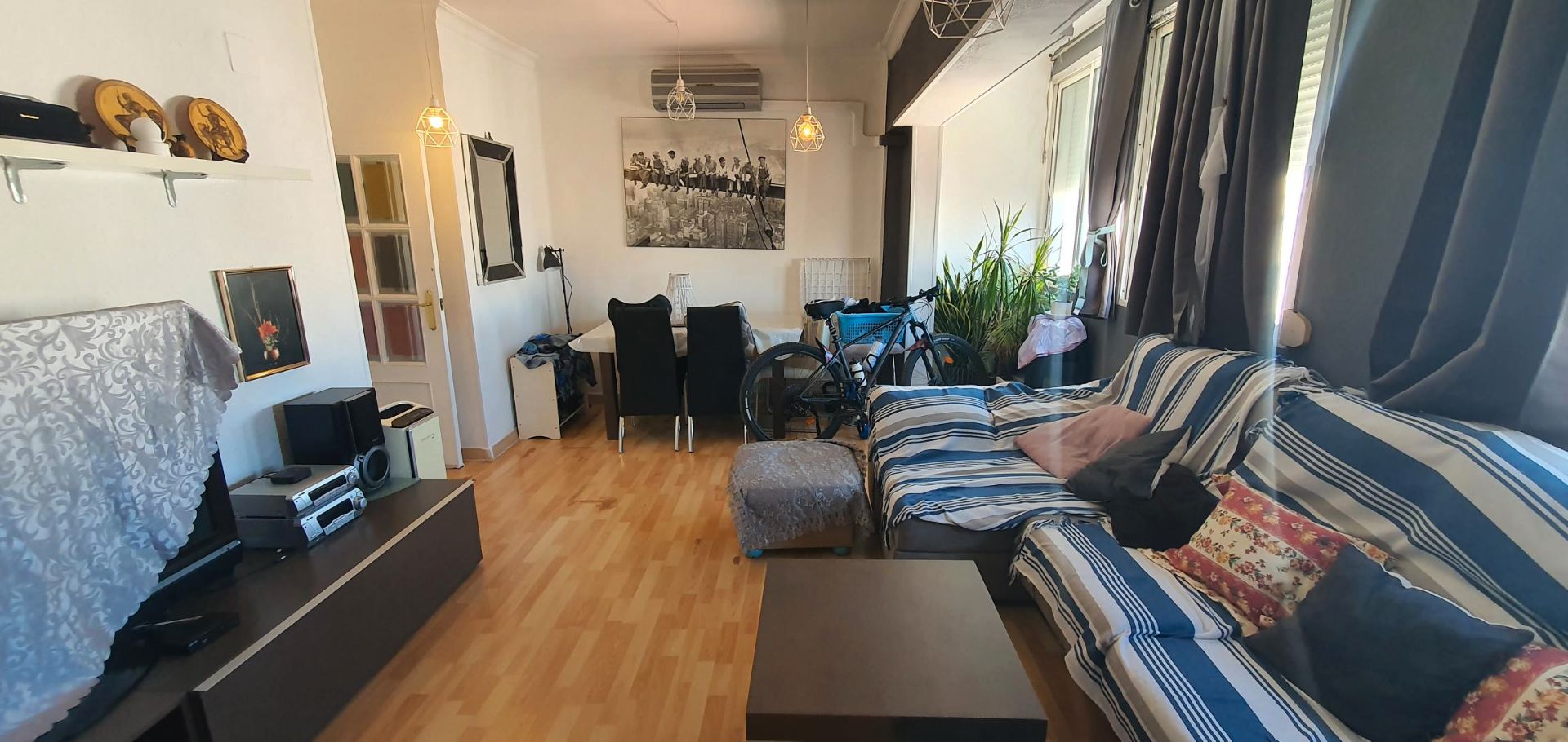 Living room of Flat for sale in  Valencia Capital  with Air Conditioner and Furnished