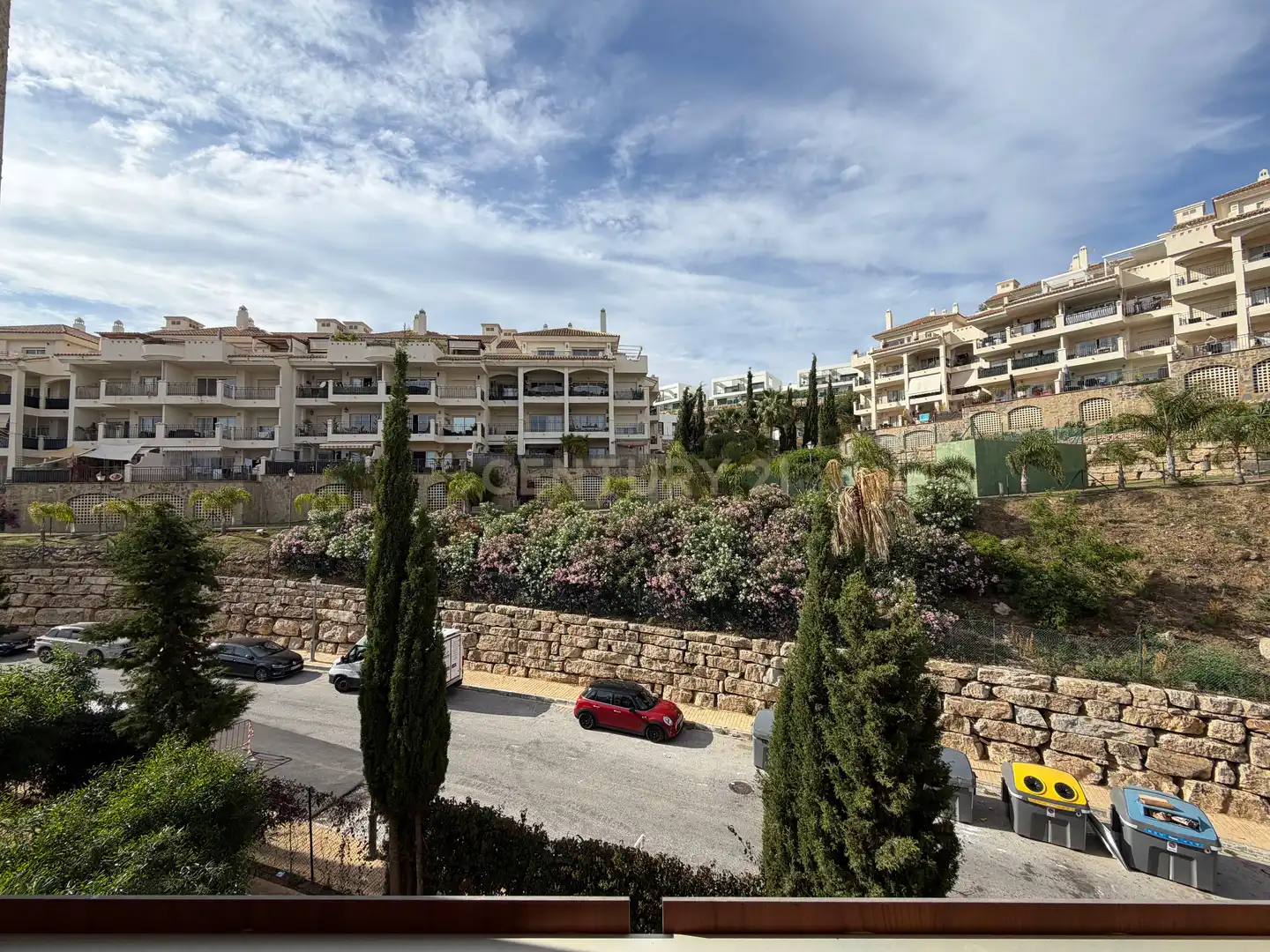 Vista exterior de Apartament de lloguer en Mijas amb Aire condicionat, Jardí privat i Traster