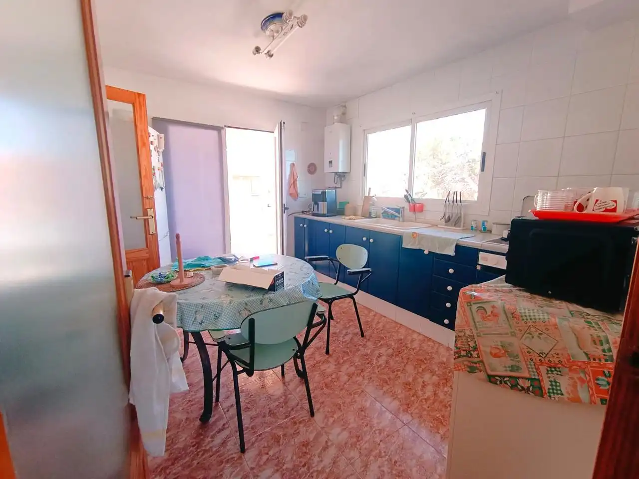 Cuina de Casa o xalet en venda en Oliva amb Aire condicionat, Jardí privat i Terrassa