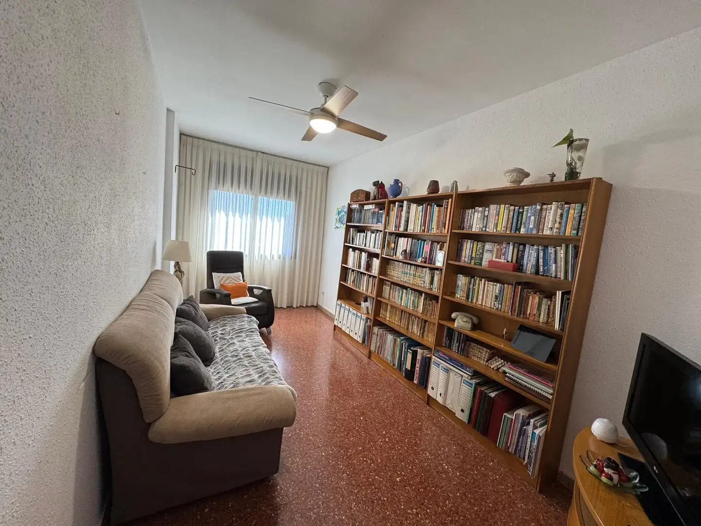 Sala d'estar de Pis en venda en Badalona amb Moblat, Forn i Balcó