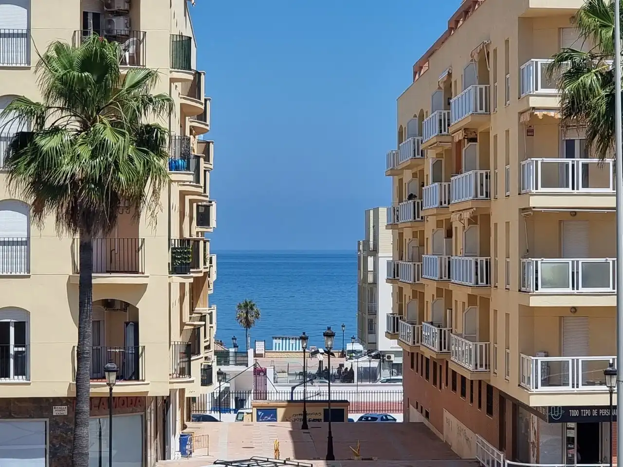 Vista exterior de Apartament en venda en Manilva amb Terrassa i Piscina