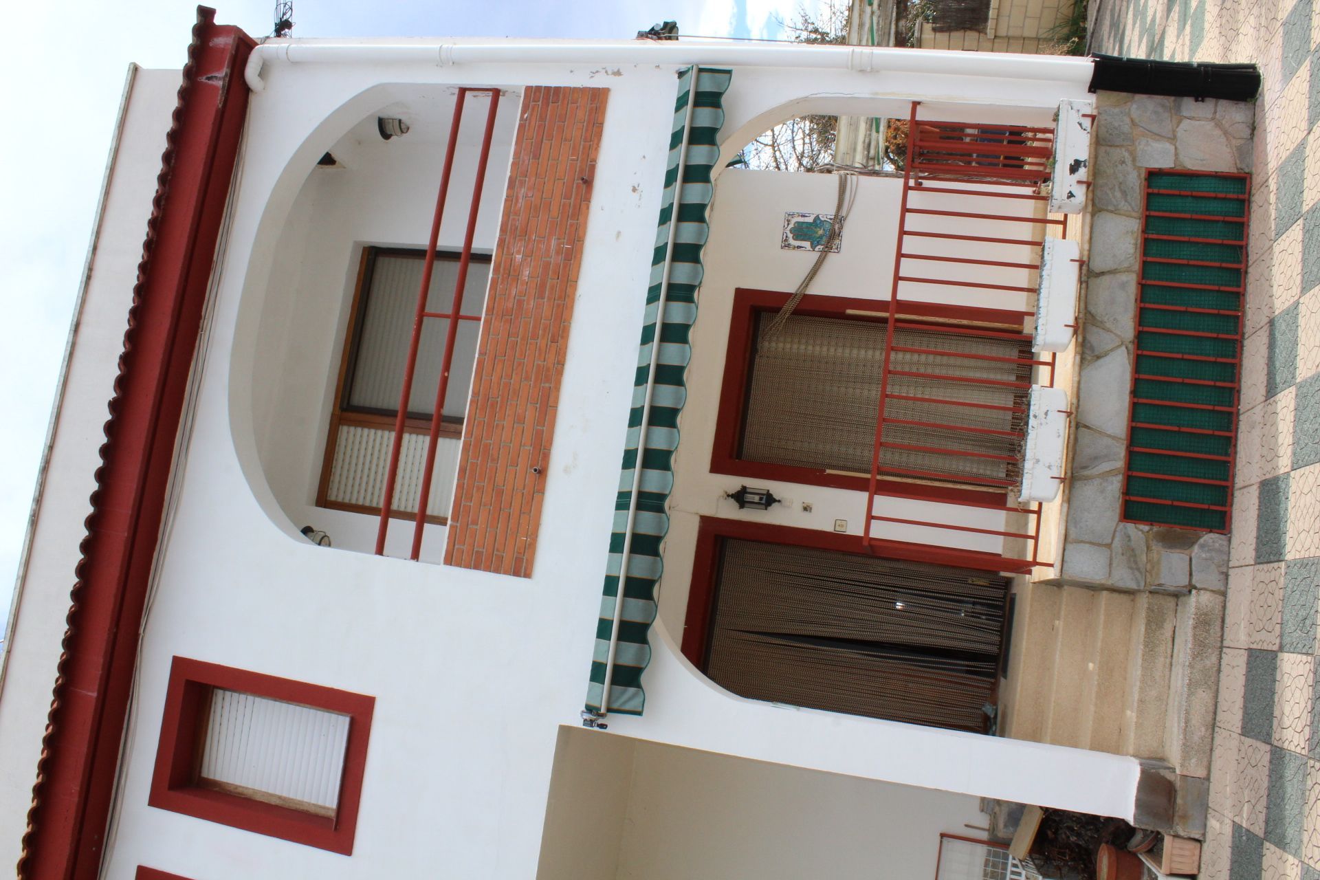 Vista exterior de Casa o xalet en venda en Anguciana amb Calefacció, Terrassa i Balcó