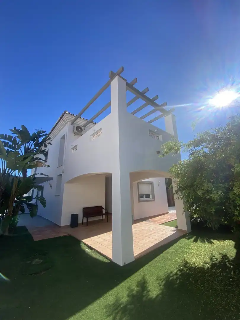 Xalet amb piscina en venda a el pinar, imagen 4