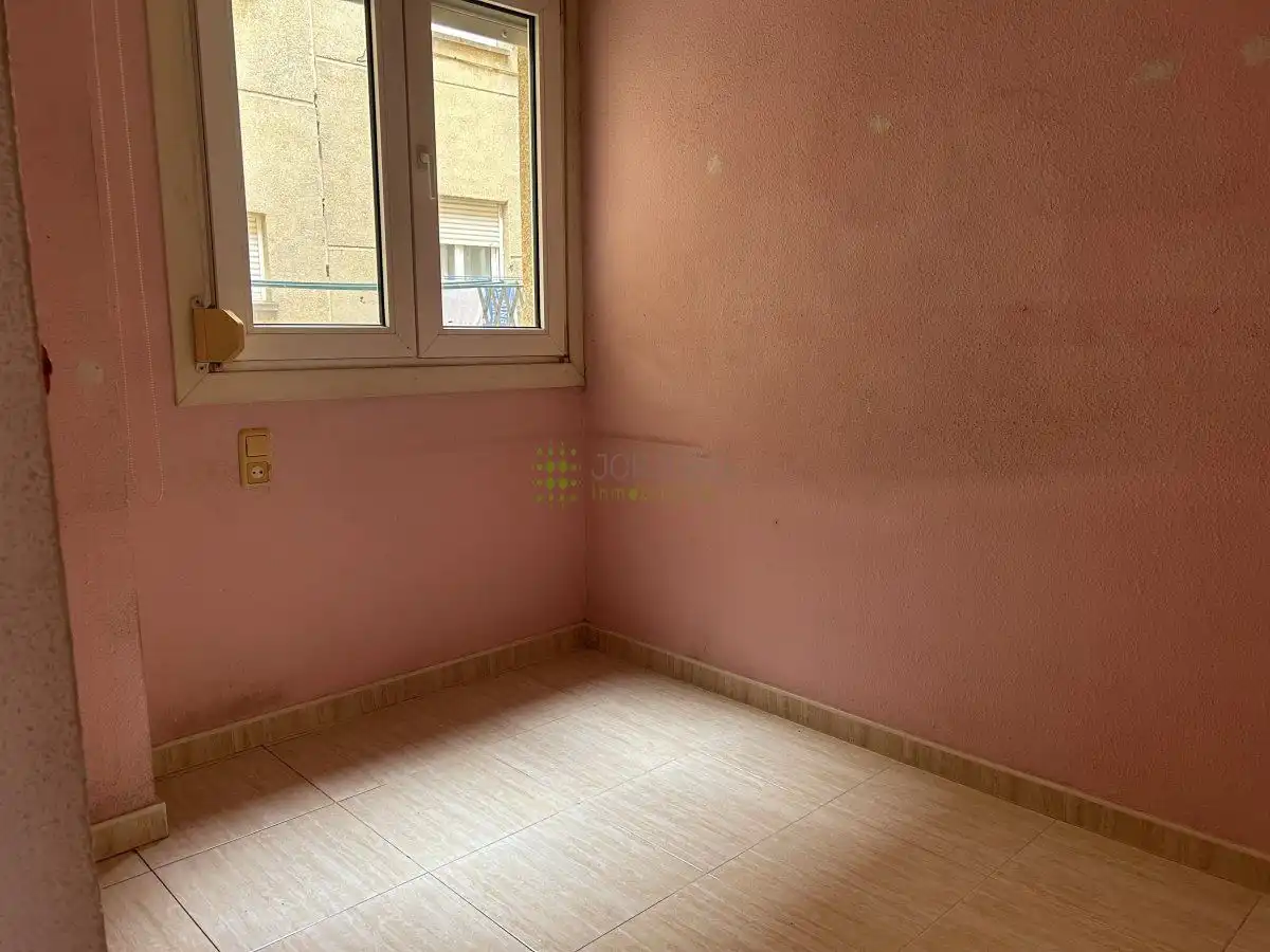 Habitación de Piso en venta en Castellón de la Plana / Castelló de la Plana con Aire acondicionado, Calefacción y Trastero