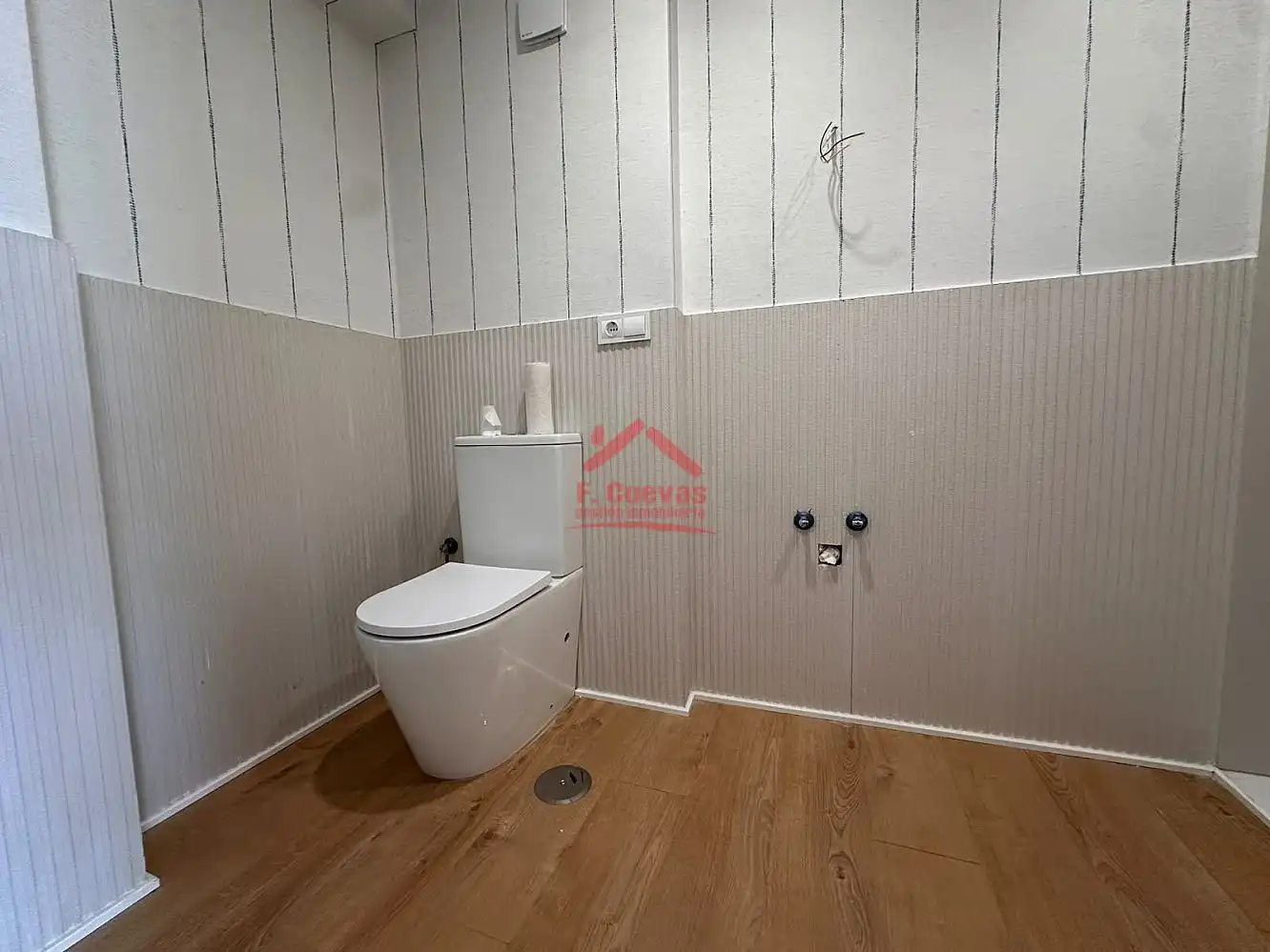 Bany de Apartament en venda en Algarrobo pueblo