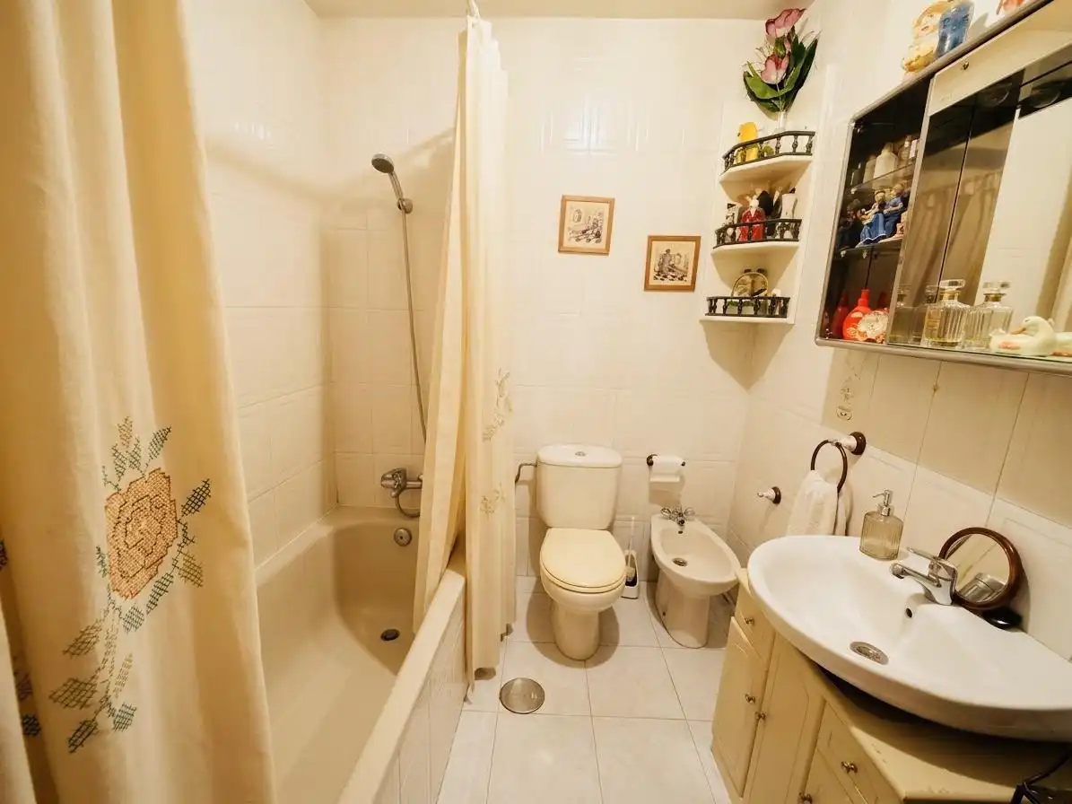Badezimmer von Wohnung zum Verkauf in Cobeja mit Klimaanlage, Heizung und Terrasse