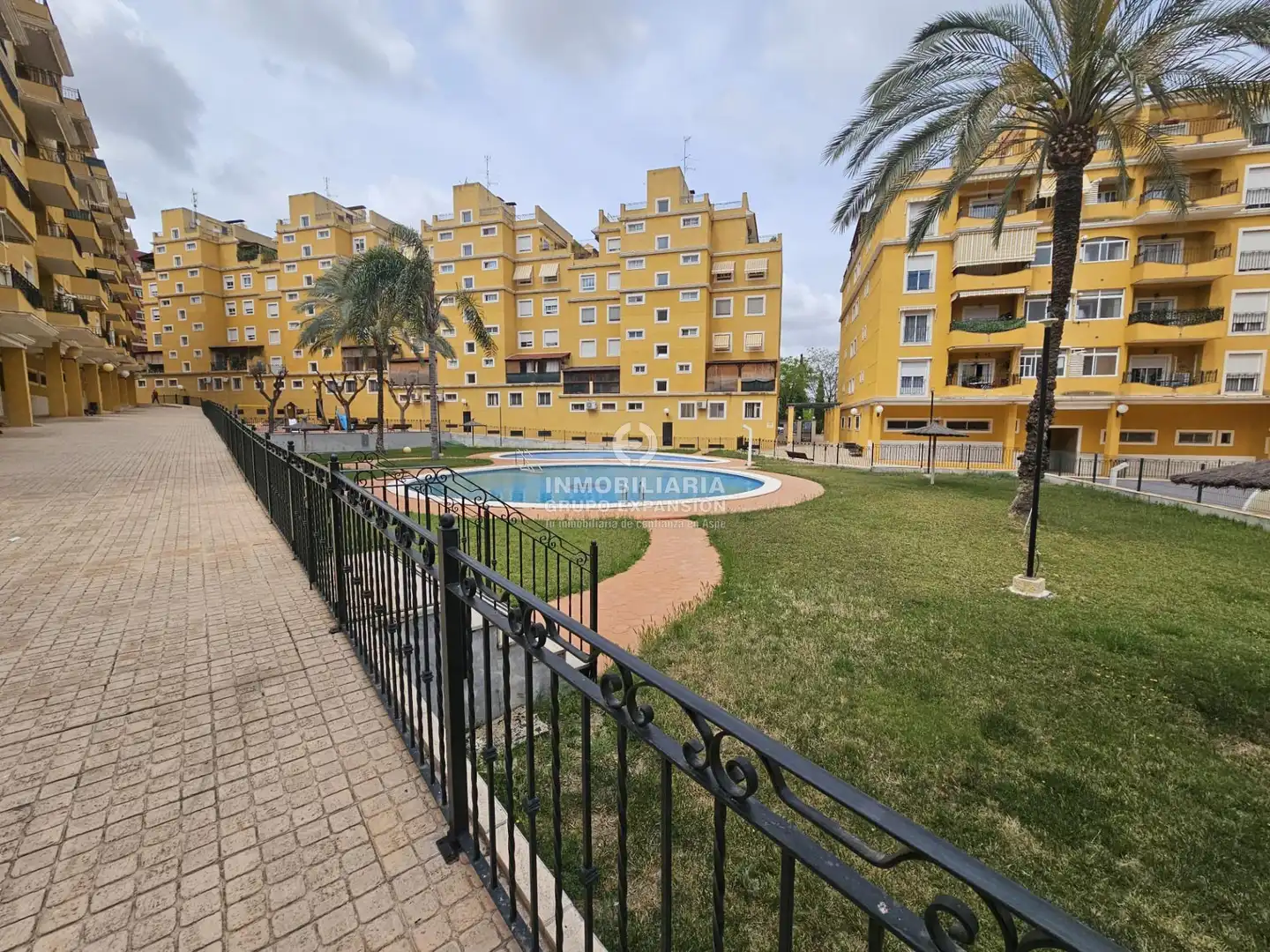 Außenansicht von Wohnung zum Verkauf in Aspe mit Abstellraum, Balkon und Gemeinschaftspool