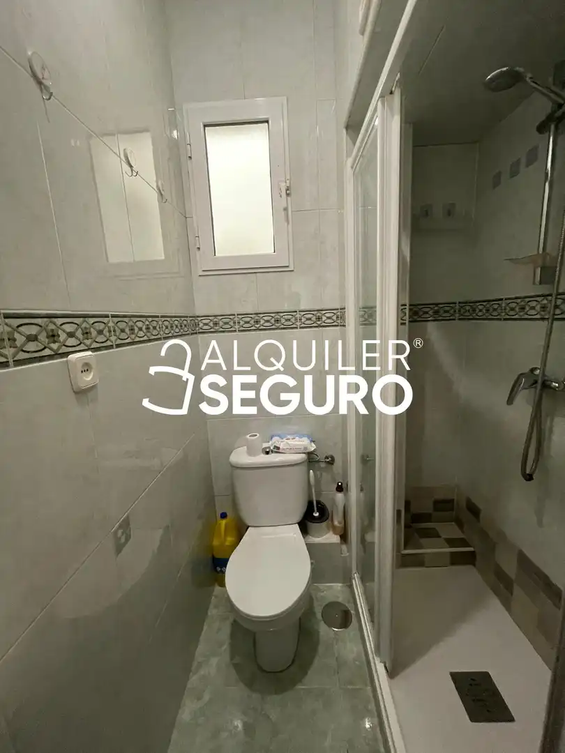 Bathroom of Flat for rent in Madrid  with Heating and Furnished