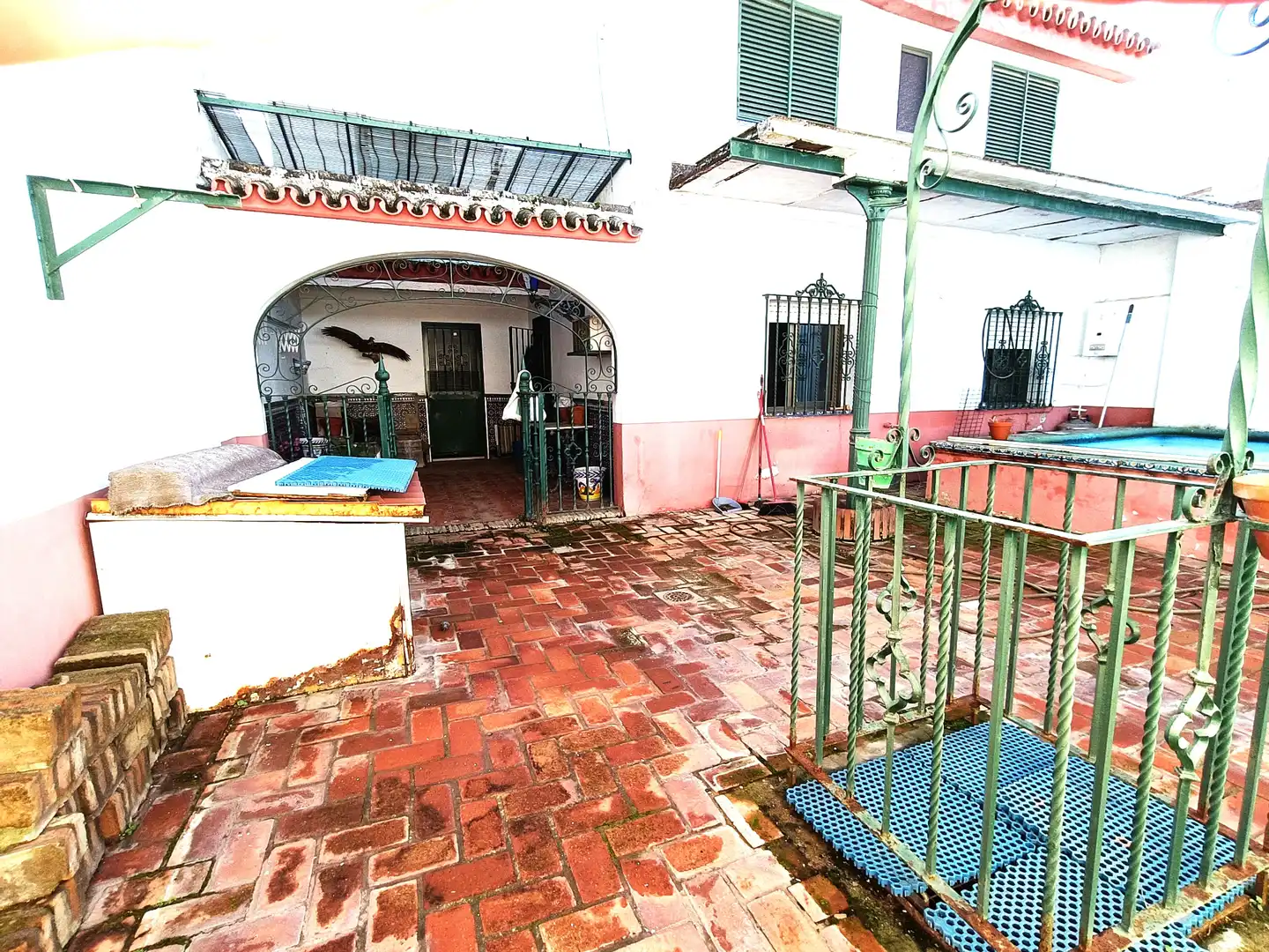 Vista exterior de Casa adosada en venda en Villanueva del Ariscal amb Aire condicionat, Jardí privat i Terrassa