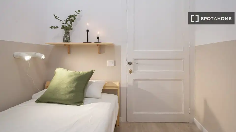 Bedroom of Flat for share in Sant Andreu