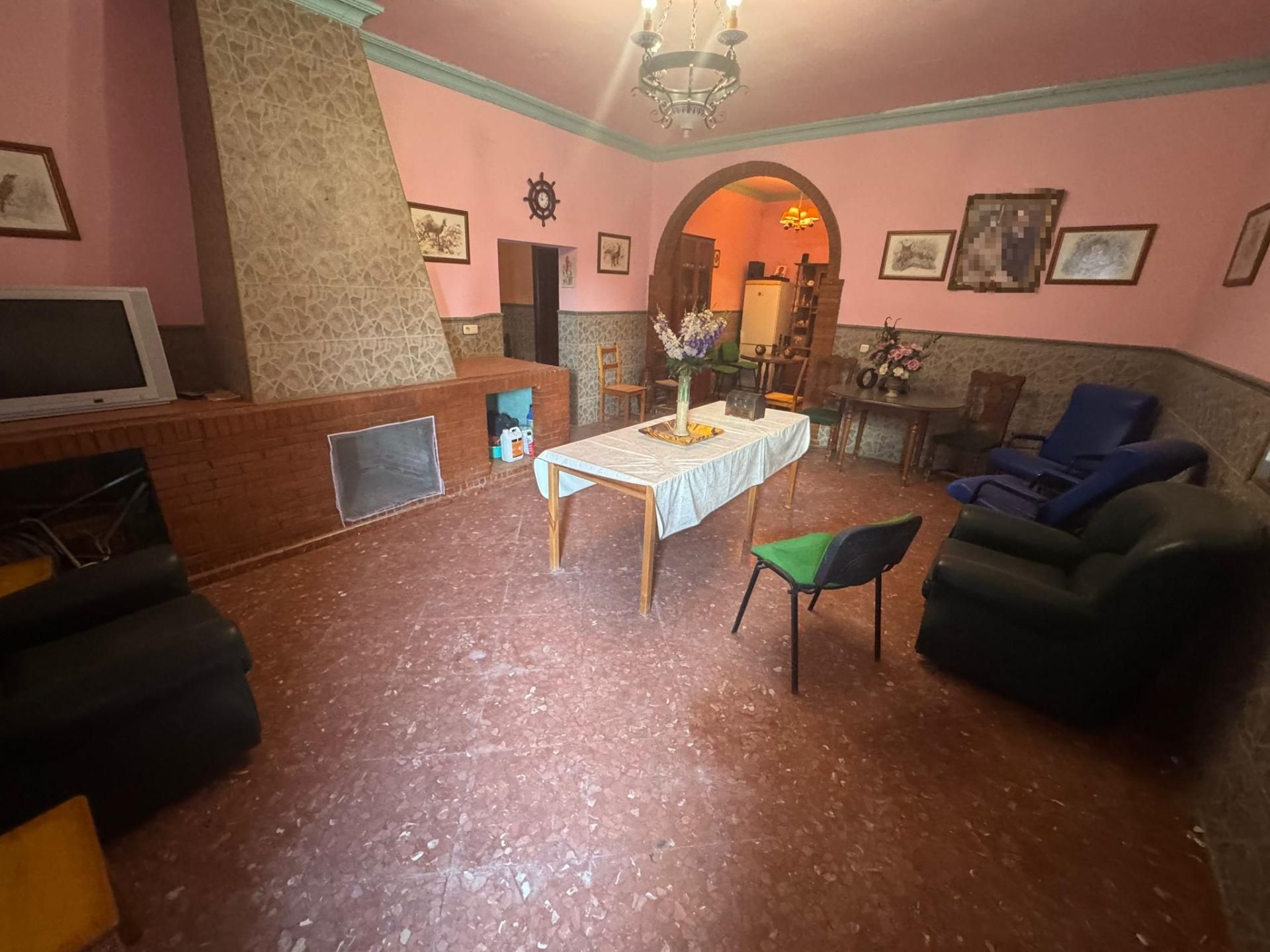 Sala d'estar de Casa o xalet en venda en Dos Hermanas amb Jardí privat, Traster i Piscina