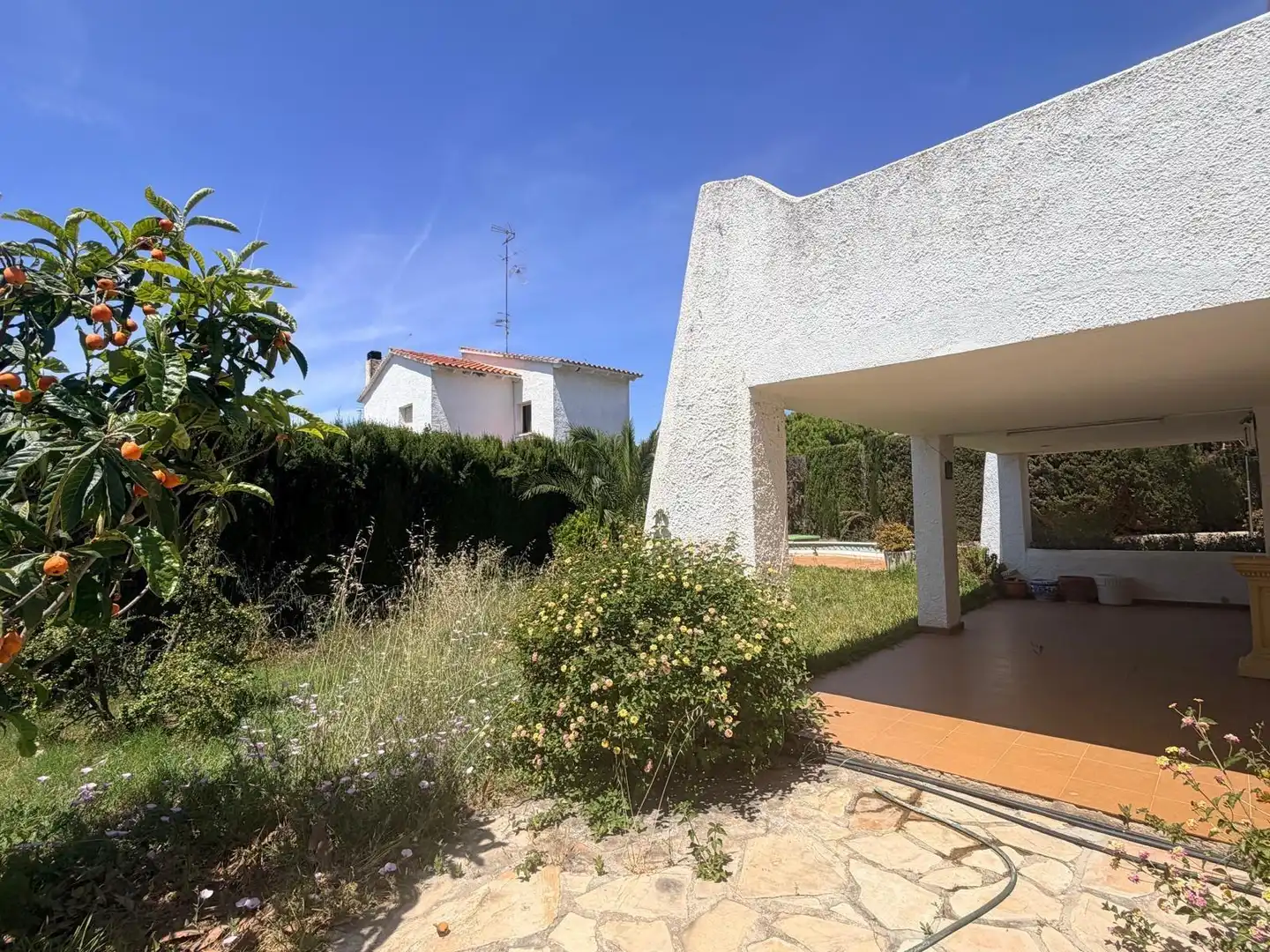 Vista exterior de Casa o xalet en venda en Cunit amb Jardí privat, Terrassa i Traster
