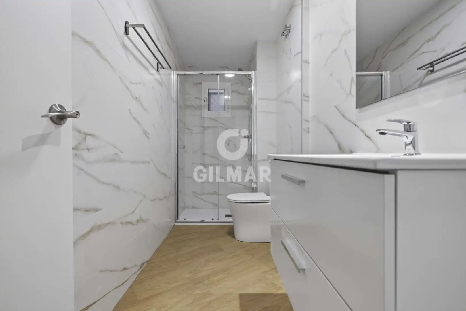 Baño de Piso en venta en Sevilla con Calefacción y Jardín privado