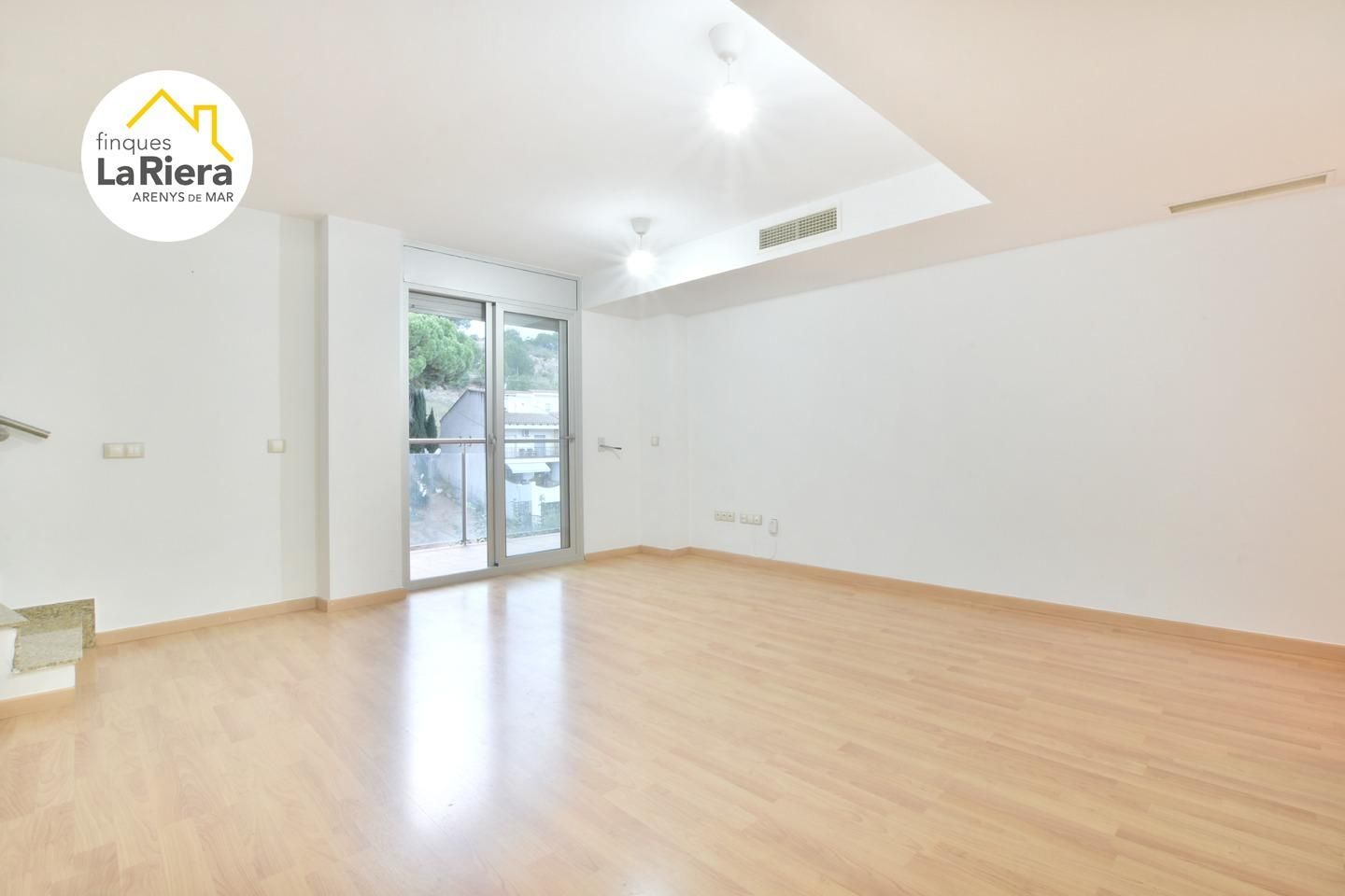 Living room of Flat for sale in Arenys de Mar  with Air Conditioner, Parquet flooring and Terrace