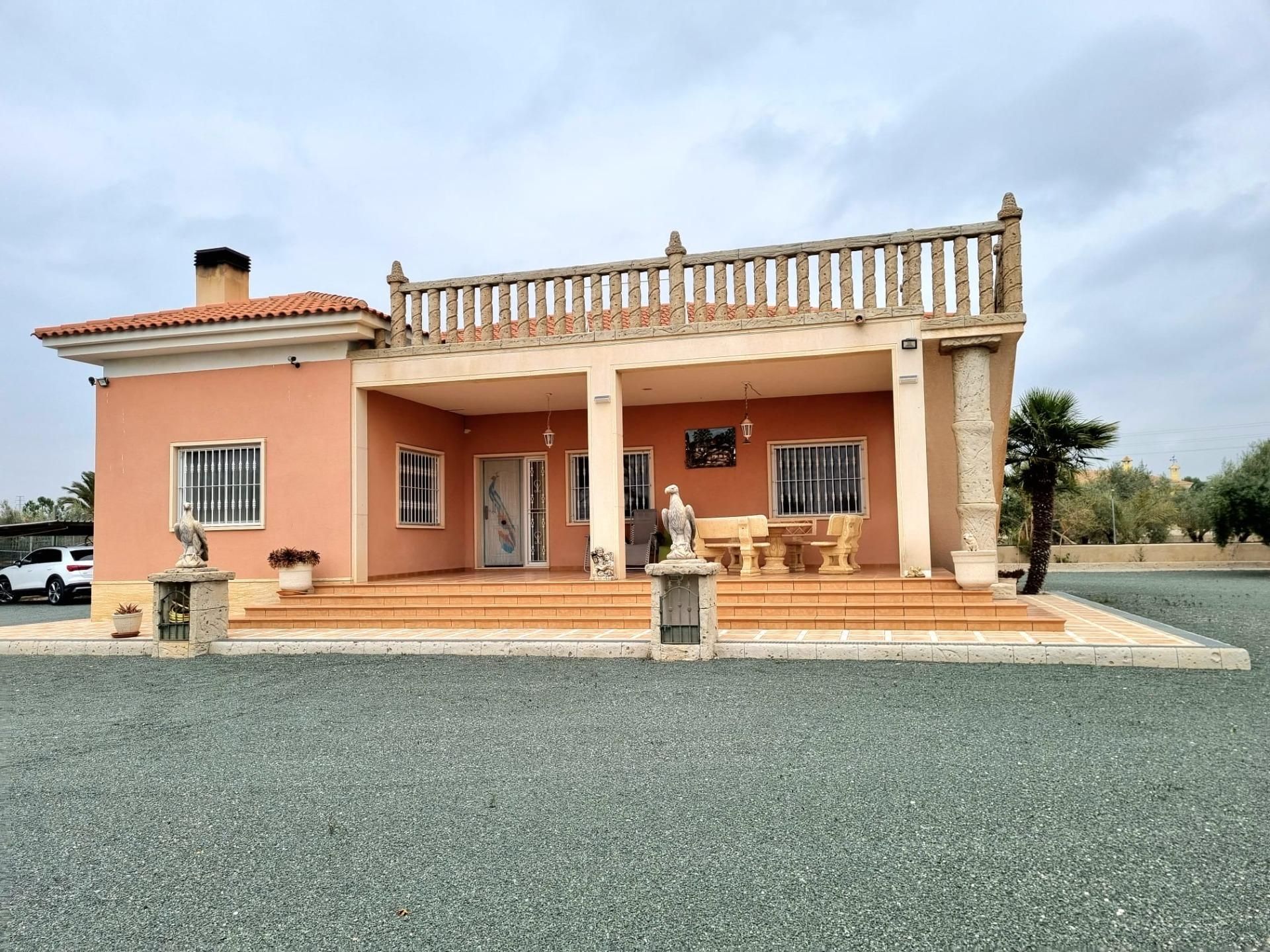 Vista exterior de Casa o xalet en venda en Elche / Elx amb Jardí privat, Terrassa i Traster