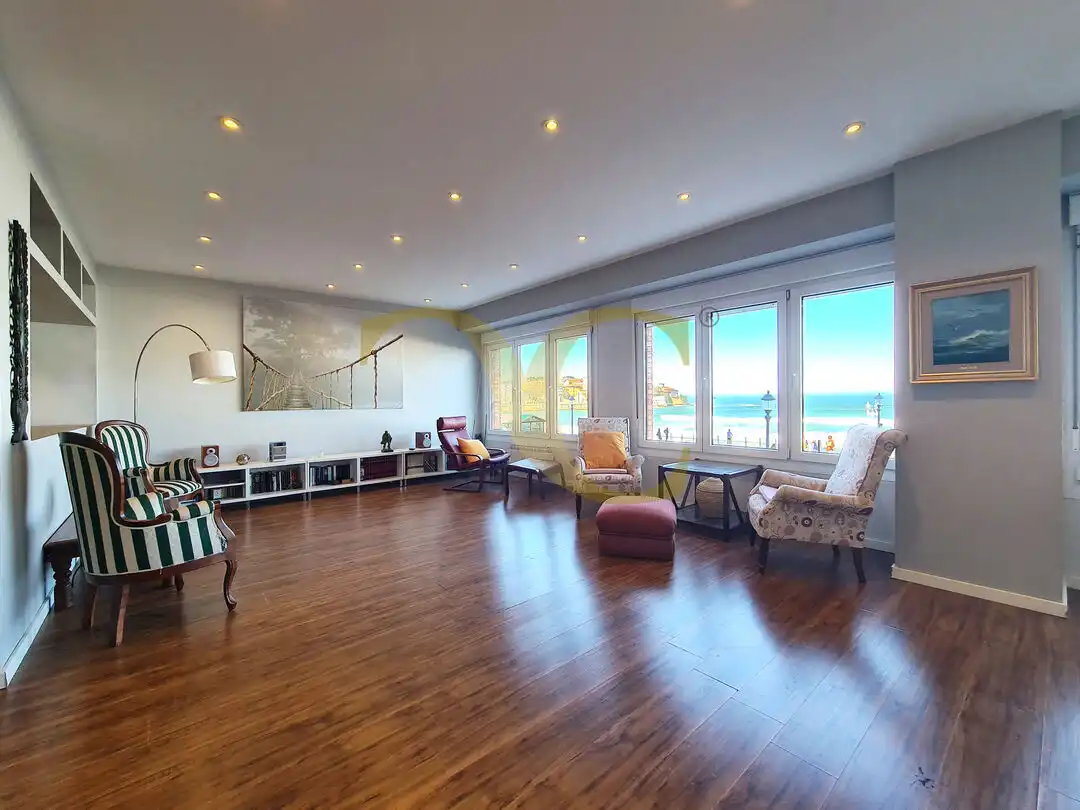 Piso con ascensor en venta en Paseo del Muro de San Lorenzo