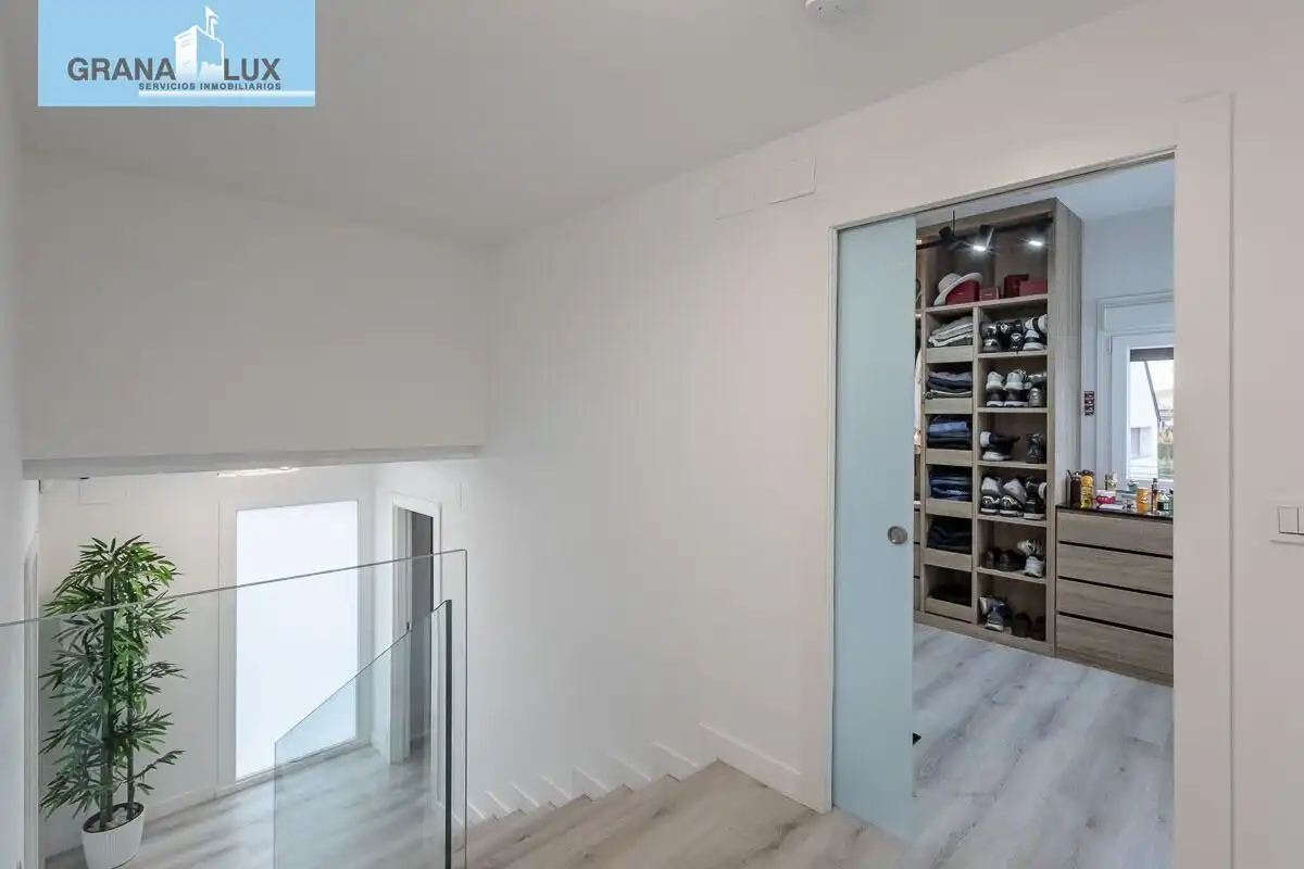 Casa adosada en venda en Albolote amb Jardí privat, Piscina i Alarma