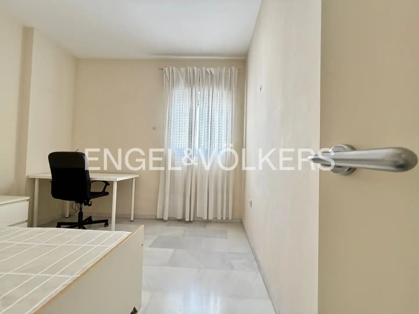 Flat for rent in Sevilla  with Air Conditioner, Heating and Storage room