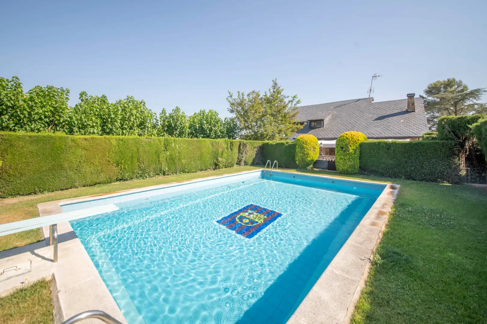 Casa con piscina en venta en Mediona
