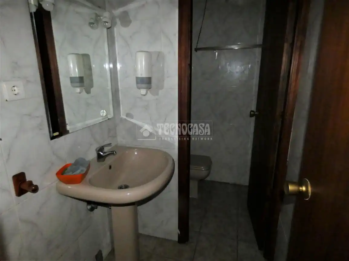 Baño de Local de alquiler en Valladolid