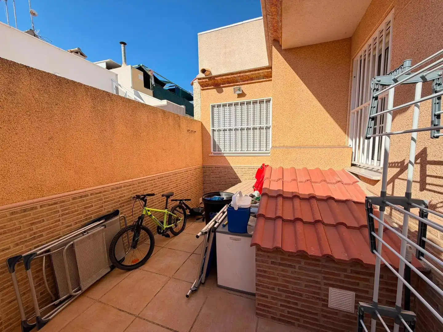 Vista exterior de Dúplex en venda en Torrevieja amb Aire condicionat, Terrassa i Traster