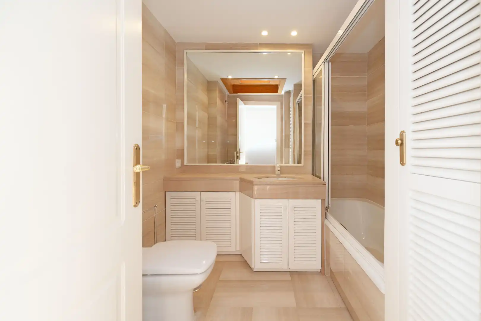 Baño de Ático en venta en Marbella con Aire acondicionado, Calefacción y Terraza