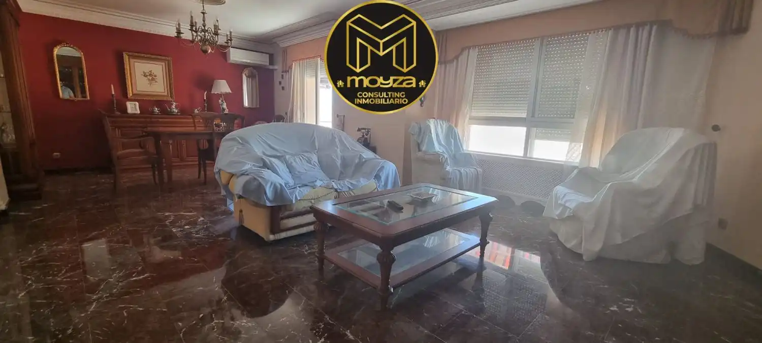 Piso con terraza en venta en Martos, imagen 2