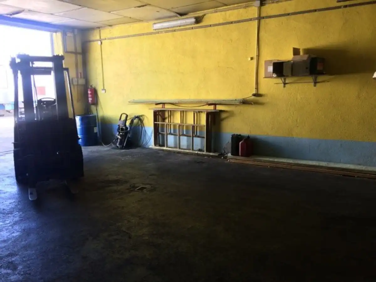 Industrial building for sale in Villares de la Reina, imagen 2