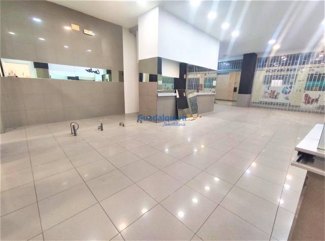 Local comercial en Alquiler en Triana Oeste