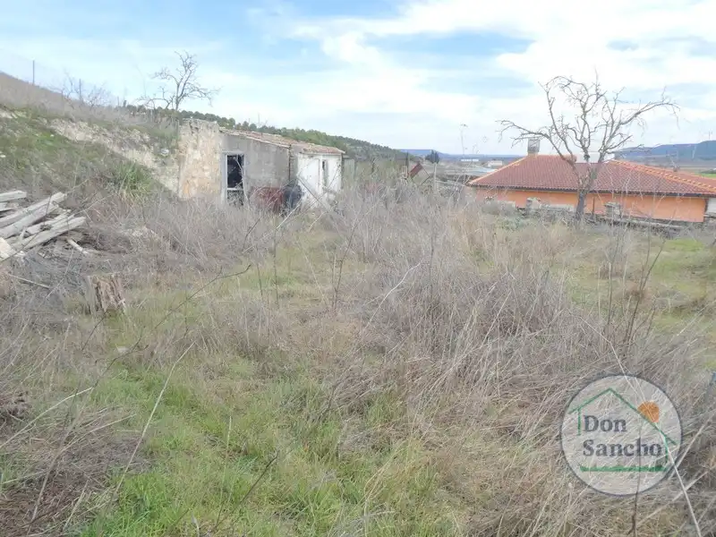 Houses for sale in Olivares de Duero
