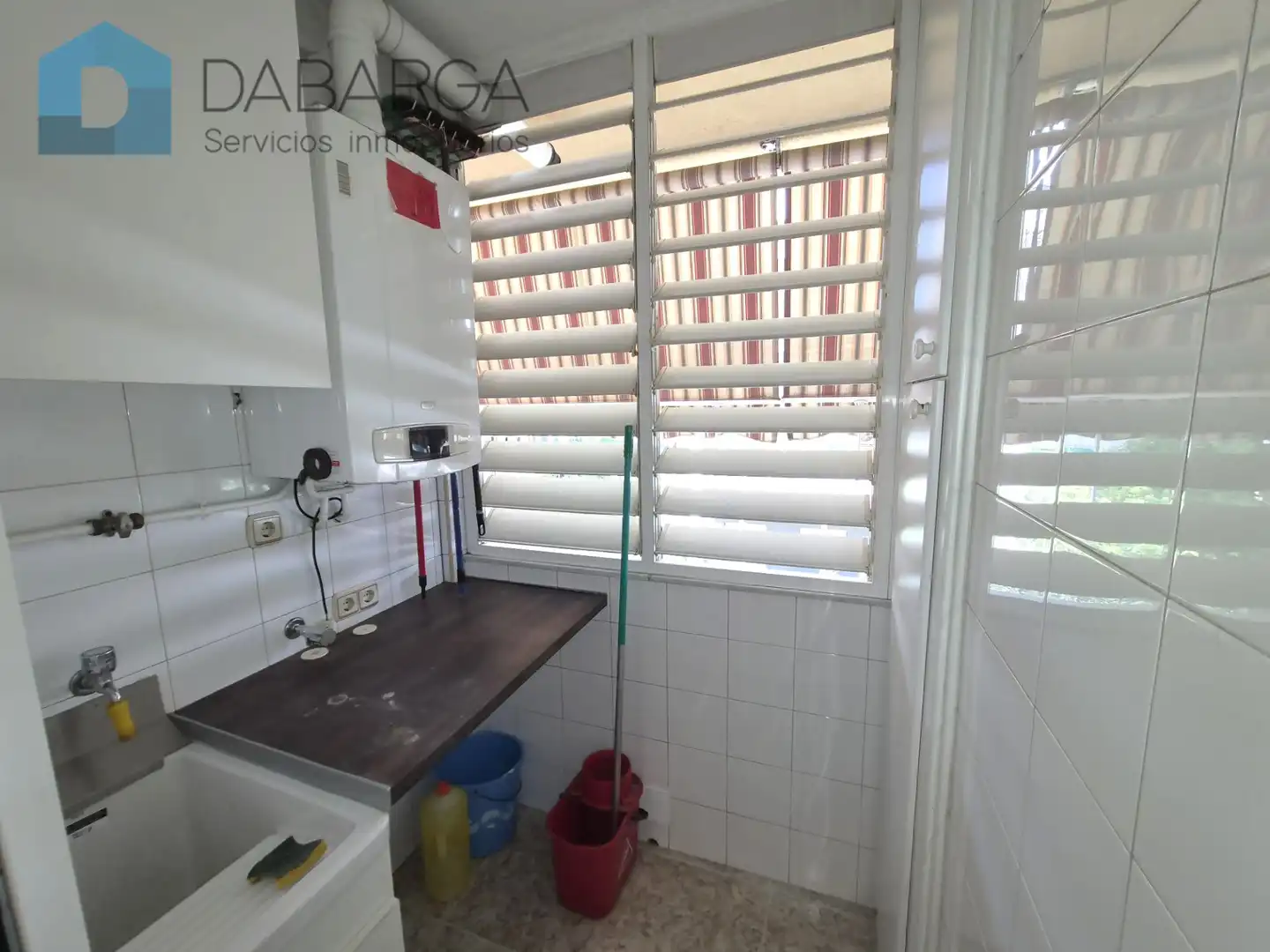 Baño de Piso en venta en Ripollet con Calefacción, Trastero y Horno