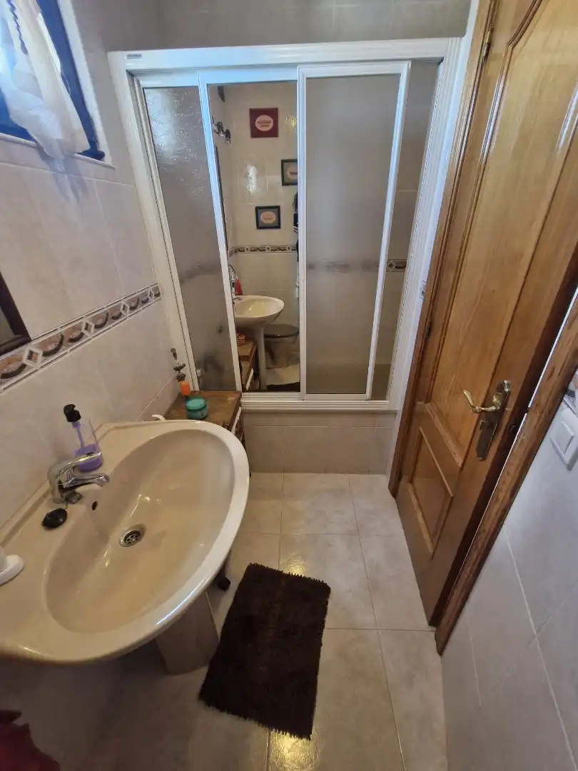 Baño de Ático en venta en Foz con Terraza, Amueblado y Lavadora