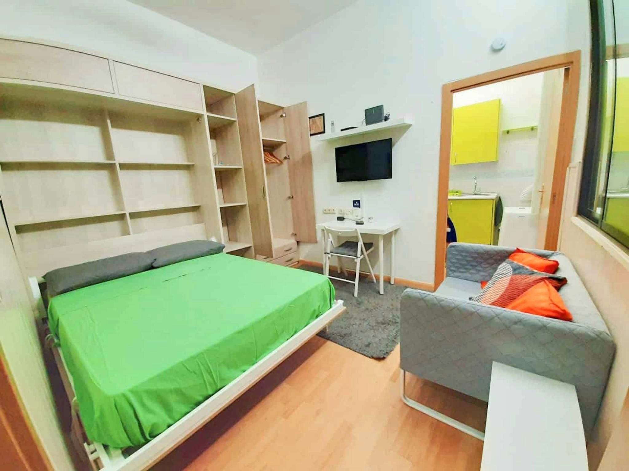 Bedroom of Flat to rent in  Madrid Capital  with Air Conditioner, Heating and Washing machine