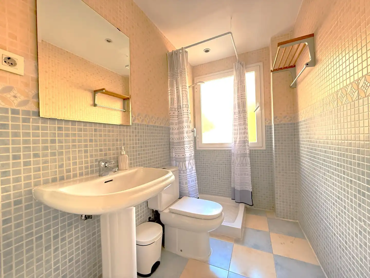 Baño de Apartamento en venta en Estepona con Aire acondicionado, Terraza y Trastero